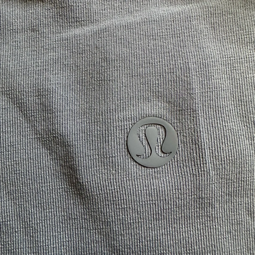 Women's Lululemon V-Neck Love t-shirt - Picture 4 of 4